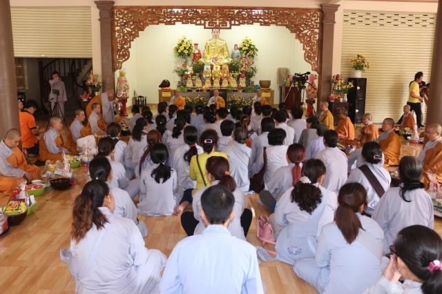 Bình Dương: Nét đẹp sớt bát mùa an cư