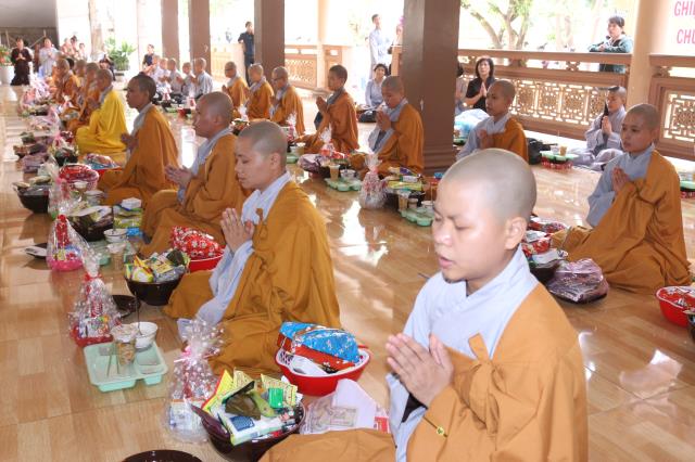 Bình Dương: Nét đẹp sớt bát mùa an cư