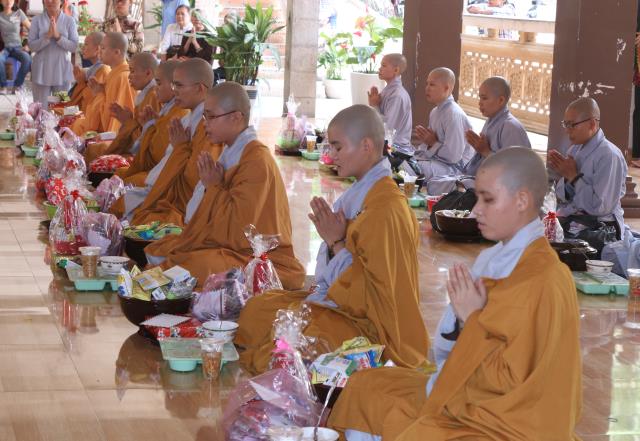 Bình Dương: Nét đẹp sớt bát mùa an cư