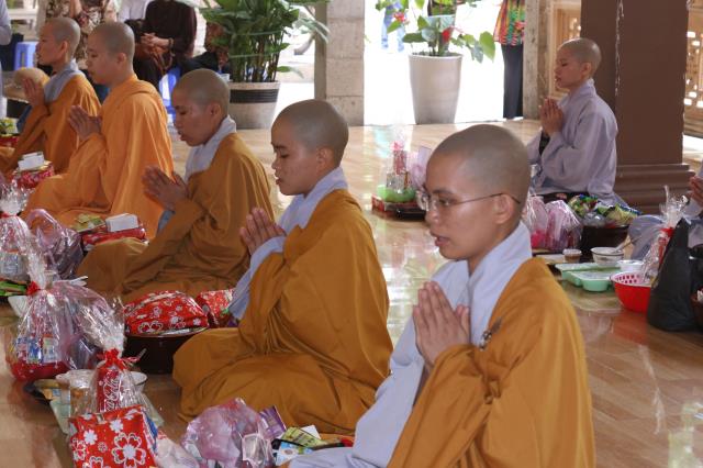 Bình Dương: Nét đẹp sớt bát mùa an cư