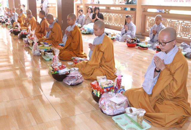 Bình Dương: Nét đẹp sớt bát mùa an cư