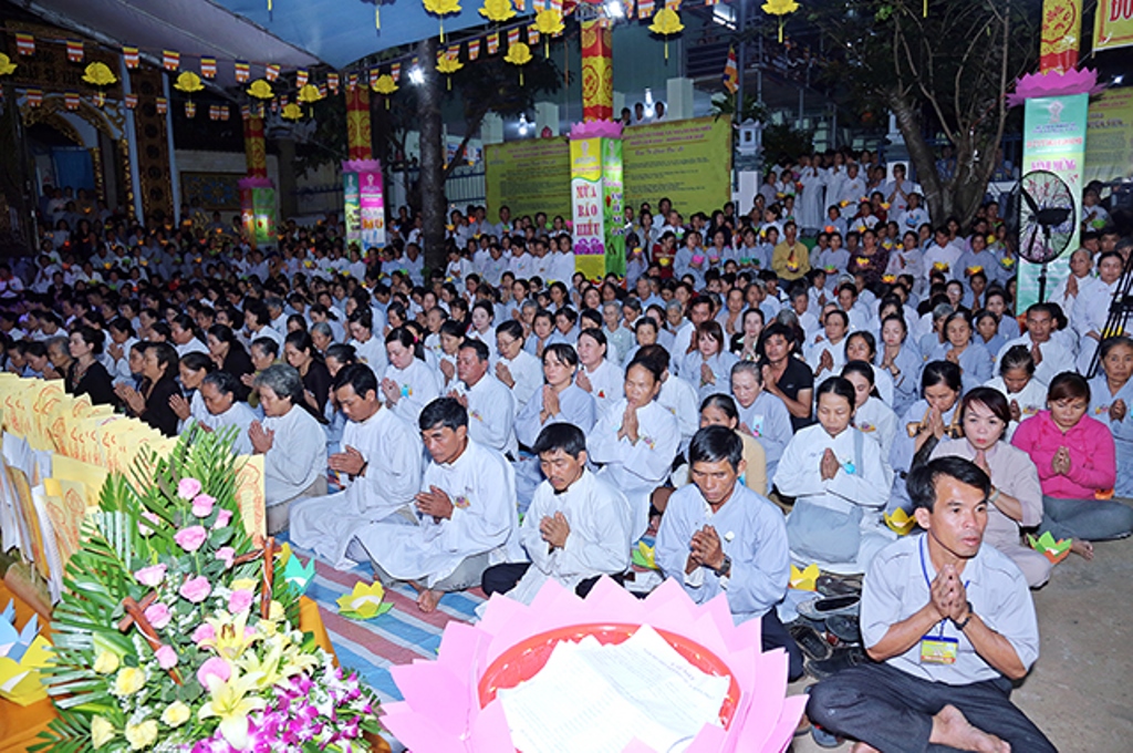 Đêm thắp nến cầu nguyện mùa Vu Lan báo hiếu