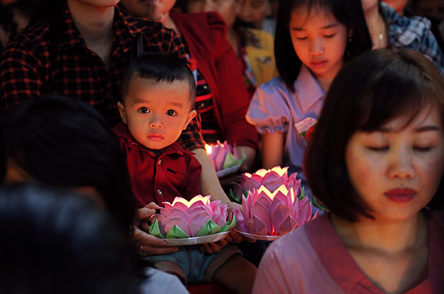 Đêm thắp nến cầu nguyện mùa Vu Lan báo hiếu