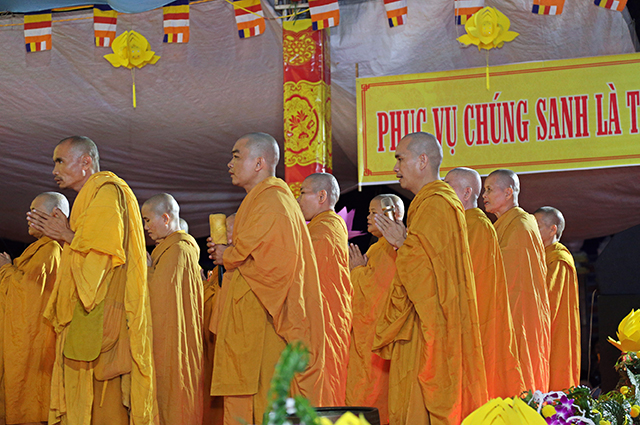 Đêm thắp nến cầu nguyện mùa Vu Lan báo hiếu