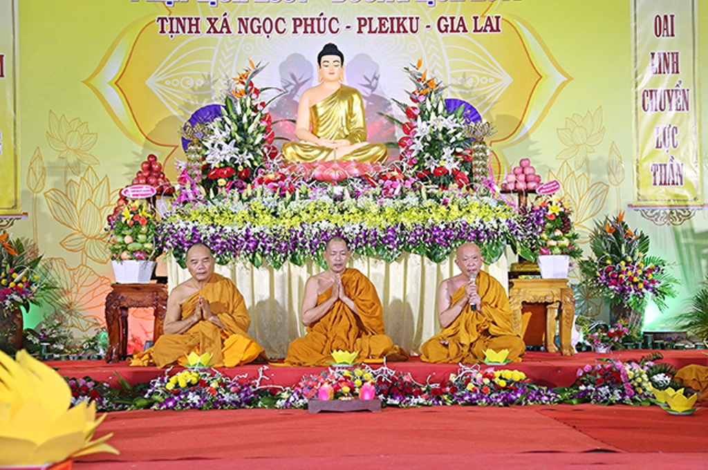 Đêm thắp nến cầu nguyện mùa Vu Lan báo hiếu