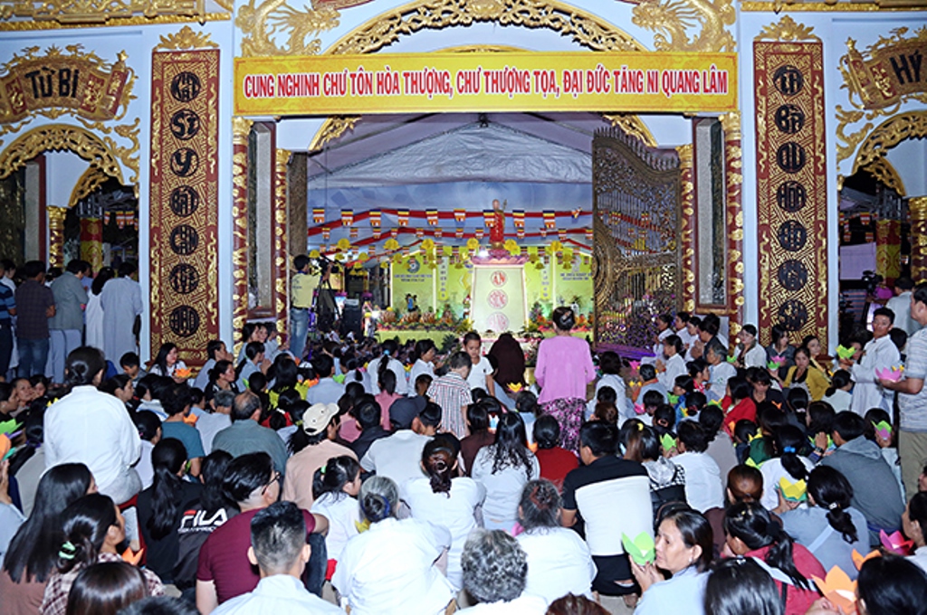 Đêm thắp nến cầu nguyện mùa Vu Lan báo hiếu