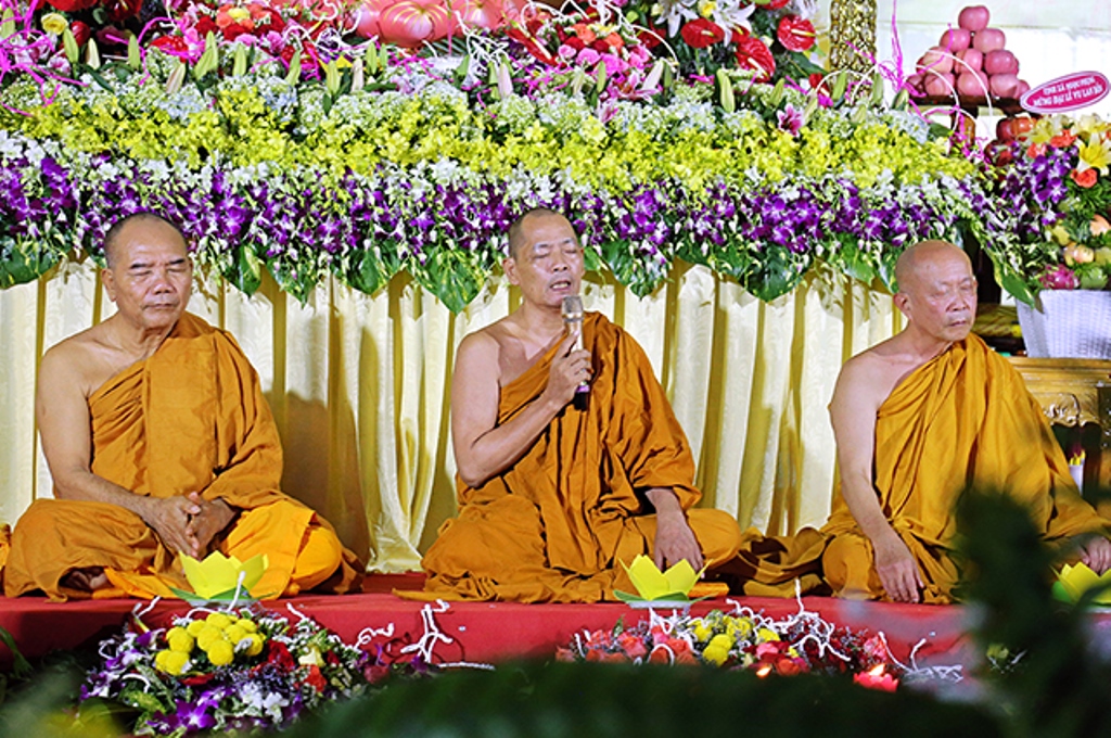 Đêm thắp nến cầu nguyện mùa Vu Lan báo hiếu