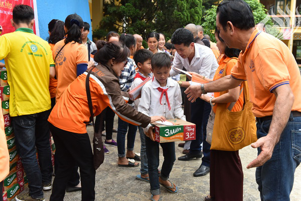 Tổng kết chương trình cứu trợ khẩn cấp cho đồng bào bị ảnh hưởng bởi lũ lụt tại Hòa Bình và Thanh Hóa (C127)