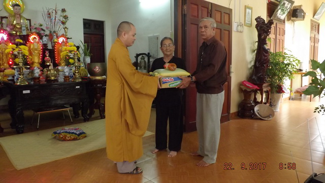 Tấm lòng của người con xa xứ
