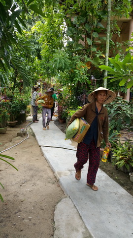 Tấm lòng của người con xa xứ