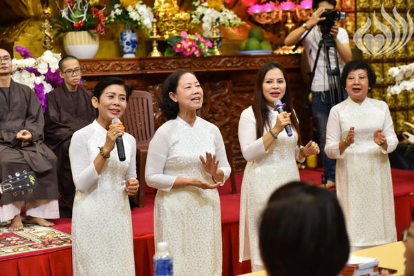 Tổng kết Lễ “Trao tặng học bổng ĐPNN 2017 dành cho sinh viên các trường  Đại học, Cao đẳng tại TP. HCM” - C128