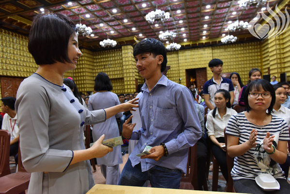 Tổng kết Lễ “Trao tặng học bổng ĐPNN 2017 dành cho sinh viên các trường  Đại học, Cao đẳng tại TP. HCM” - C128