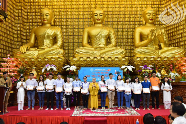 Tổng kết Lễ “Trao tặng học bổng ĐPNN 2017 dành cho sinh viên các trường  Đại học, Cao đẳng tại TP. HCM” - C128