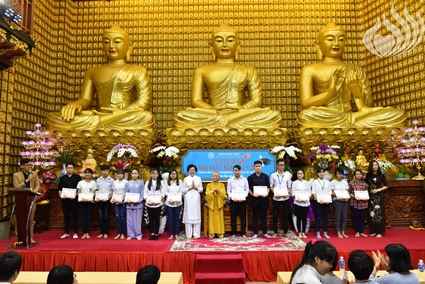 Tổng kết Lễ “Trao tặng học bổng ĐPNN 2017 dành cho sinh viên các trường  Đại học, Cao đẳng tại TP. HCM” - C128