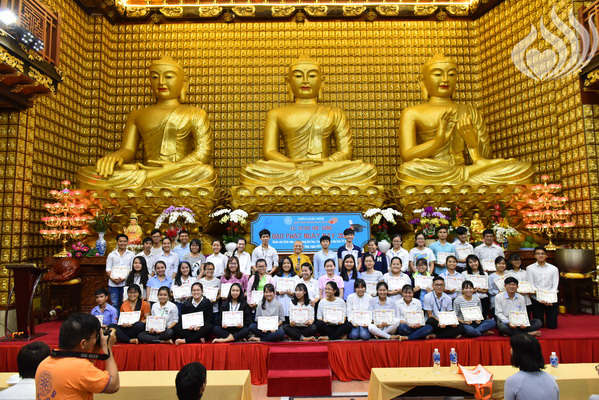 Tổng kết Lễ “Trao tặng học bổng ĐPNN 2017 dành cho sinh viên các trường  Đại học, Cao đẳng tại TP. HCM” - C128