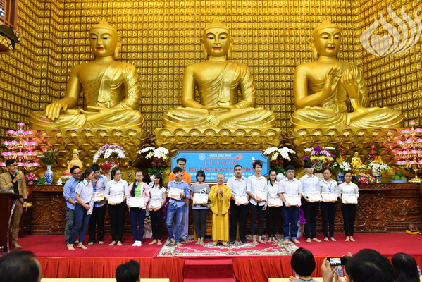 Tổng kết Lễ “Trao tặng học bổng ĐPNN 2017 dành cho sinh viên các trường  Đại học, Cao đẳng tại TP. HCM” - C128