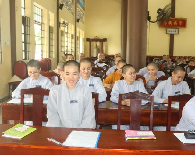 Bình Dương: Lễ trao học bổng cho các Tăng Ni sinh Trường TCPH tỉnh Bình Dương.