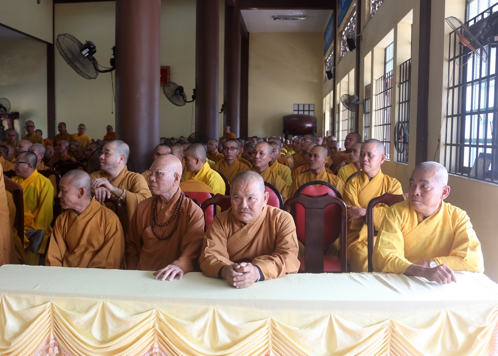 Chùm ảnh: Cúng dường Chư Tôn đức Tăng Ni tỉnh Bình Dương.