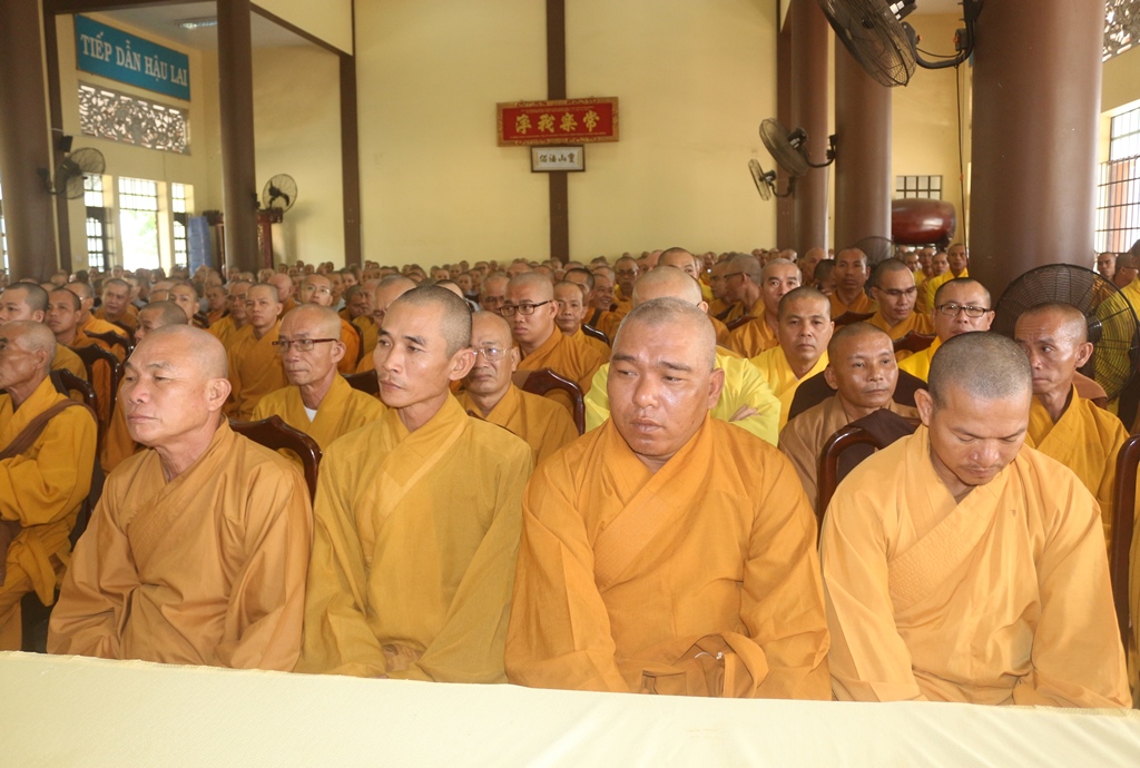 Chùm ảnh: Cúng dường Chư Tôn đức Tăng Ni tỉnh Bình Dương.