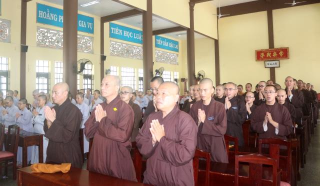 Bình Dương: Lễ trao học bổng cho các Tăng Ni sinh Trường TCPH tỉnh Bình Dương.