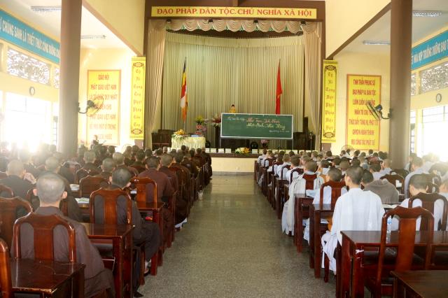 Bình Dương: Lễ trao học bổng cho các Tăng Ni sinh Trường TCPH tỉnh Bình Dương.