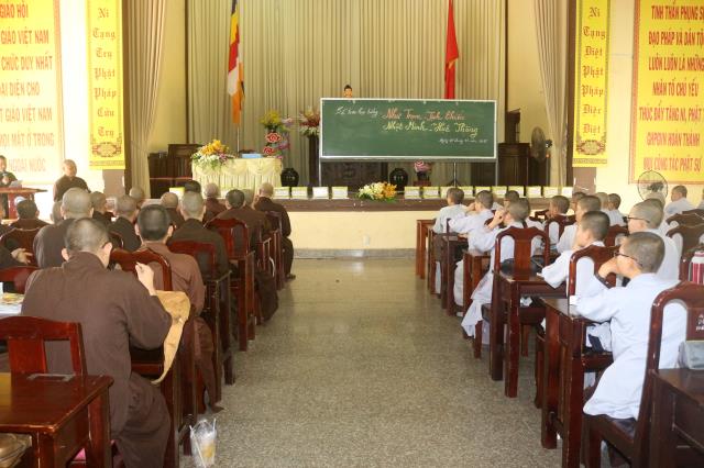 Bình Dương: Lễ trao học bổng cho các Tăng Ni sinh Trường TCPH tỉnh Bình Dương.
