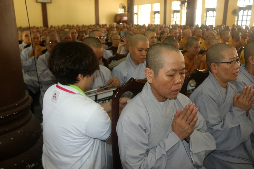 Chùm ảnh: Cúng dường Chư Tôn đức Tăng Ni tỉnh Bình Dương.