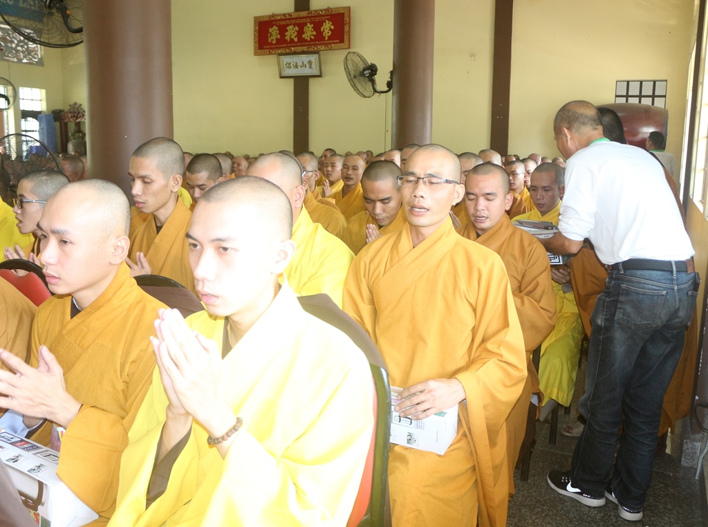 Chùm ảnh: Cúng dường Chư Tôn đức Tăng Ni tỉnh Bình Dương.