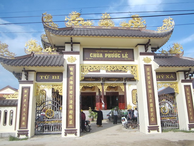 Chùa Phước Viên và Lâm Quang tặng quà từ thiện