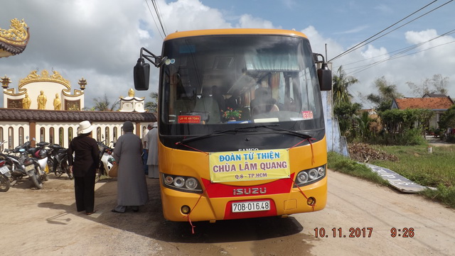 Chùa Phước Viên và Lâm Quang tặng quà từ thiện