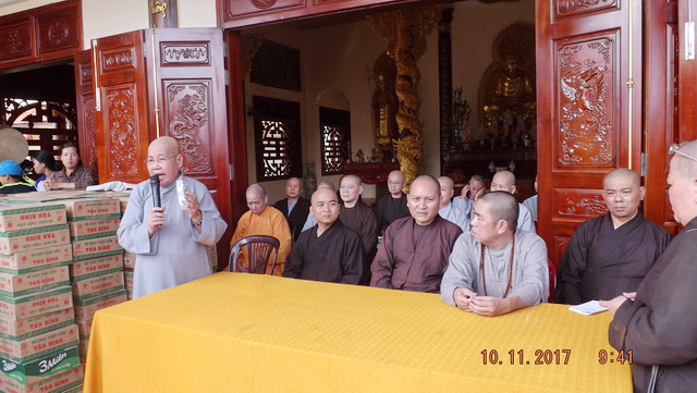 Chùa Phước Viên và Lâm Quang tặng quà từ thiện