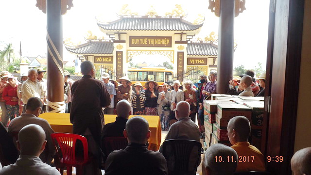 Chùa Phước Viên và Lâm Quang tặng quà từ thiện
