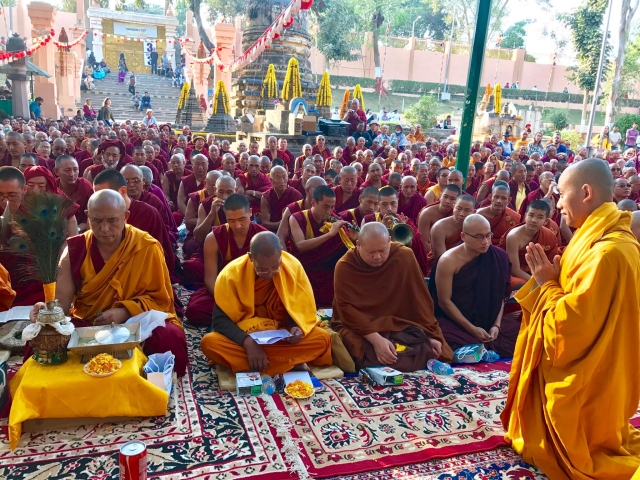 Ấn Độ: Trang nghiêm lễ cúng dường 1250 vị Tăng Ni tại Bồ Đề Đạo Tràng nhân tết Mậu Tuất
