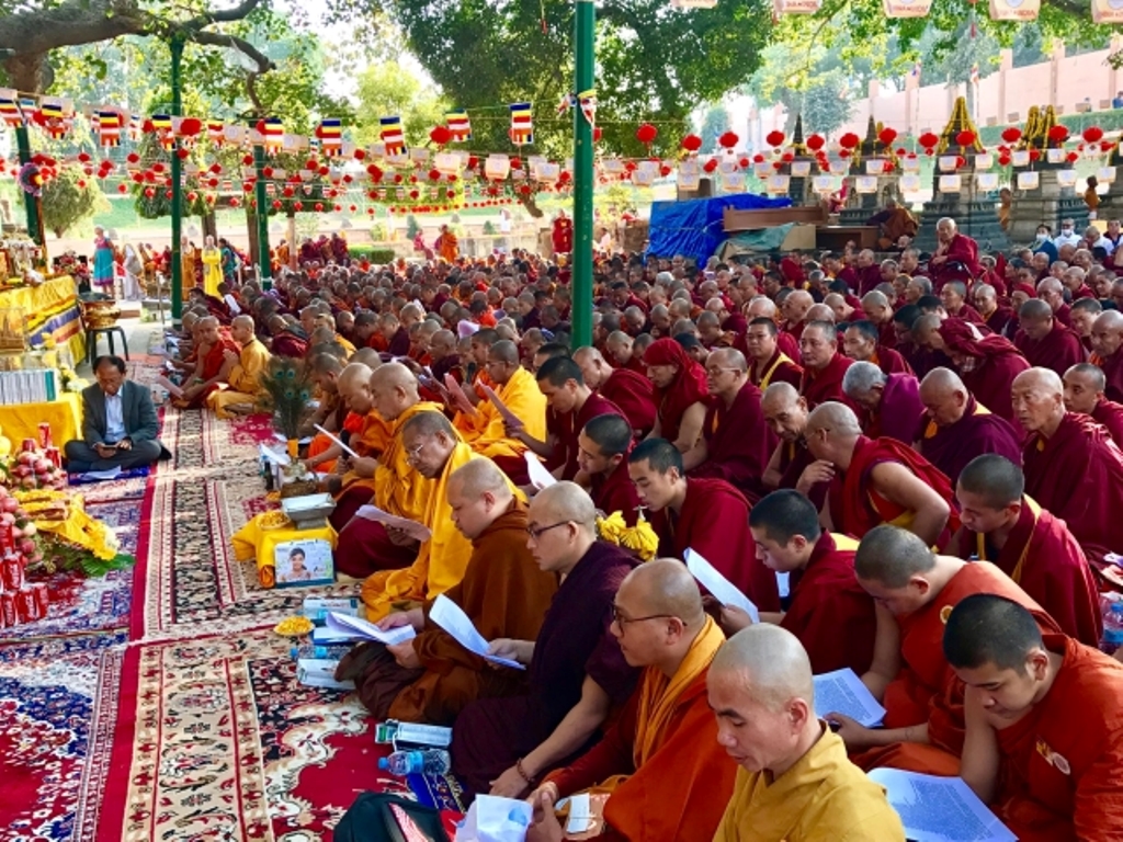 Ấn Độ: Trang nghiêm lễ cúng dường 1250 vị Tăng Ni tại Bồ Đề Đạo Tràng nhân tết Mậu Tuất