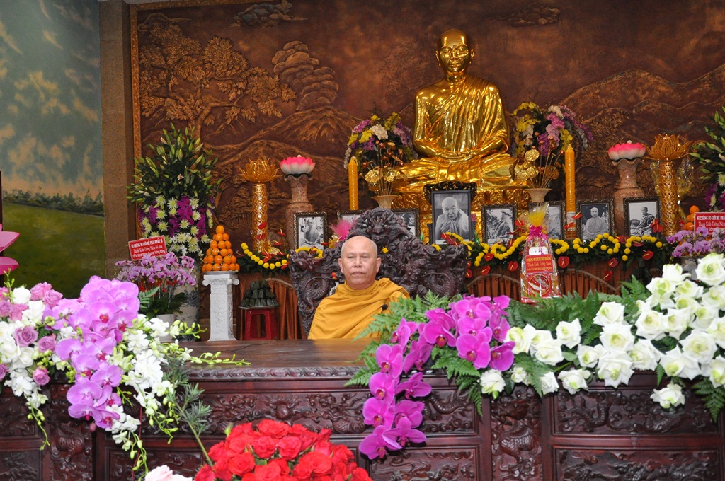 Pháp viện Minh Đăng Quang khất thực tưởng niệm 64 năm Tổ sư Minh Đăng Quang vắng bóng.