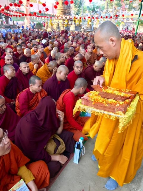 Ấn Độ: Trang nghiêm lễ cúng dường 1250 vị Tăng Ni tại Bồ Đề Đạo Tràng nhân tết Mậu Tuất