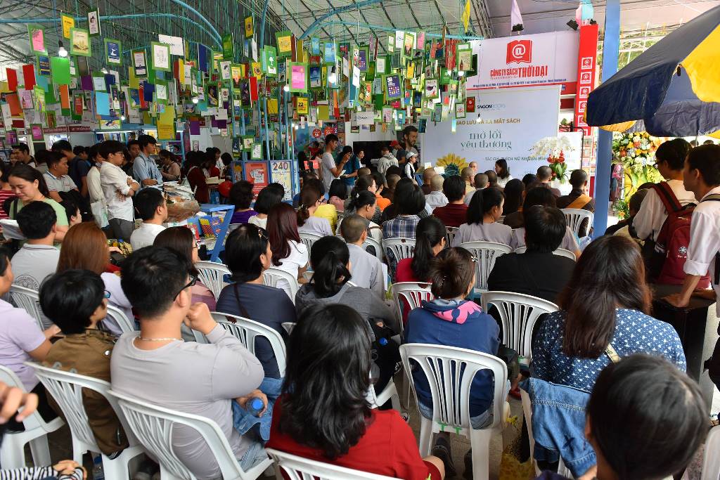 Giao lưu ra mắt sách “ Mở lối yêu thương’’ của Sư cô Thích Nữ Nhuận Bình, ngày 24-03-2018