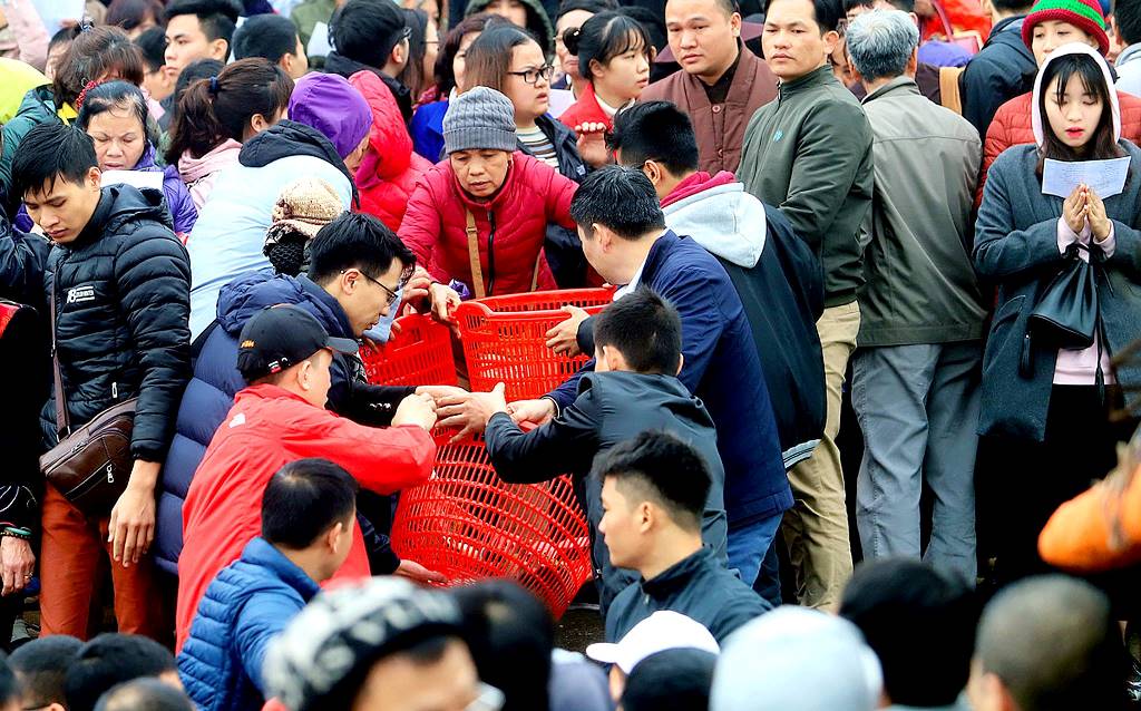 Hơn 10 ngàn người dụ lễ phóng sanh đầu năm