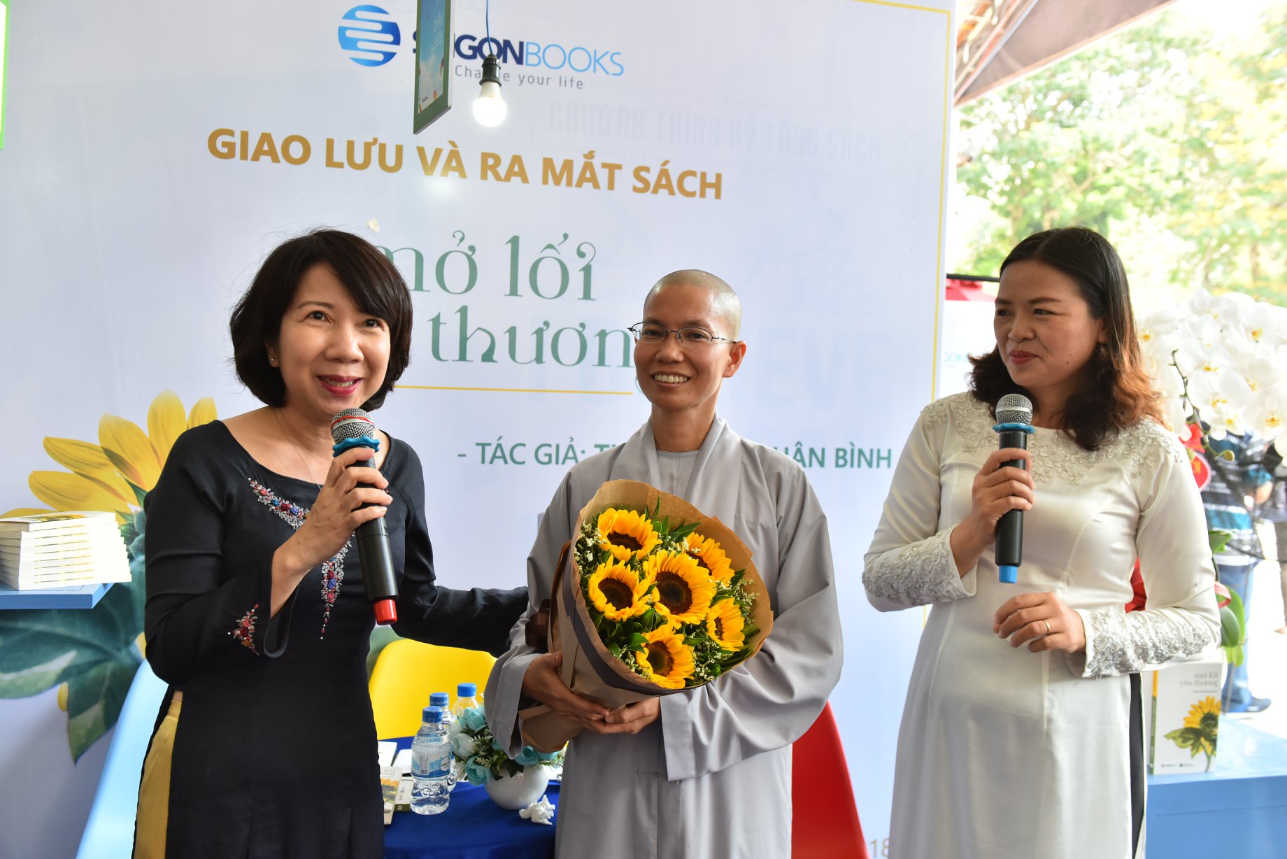 Giao lưu ra mắt sách “ Mở lối yêu thương’’ của Sư cô Thích Nữ Nhuận Bình, ngày 24-03-2018
