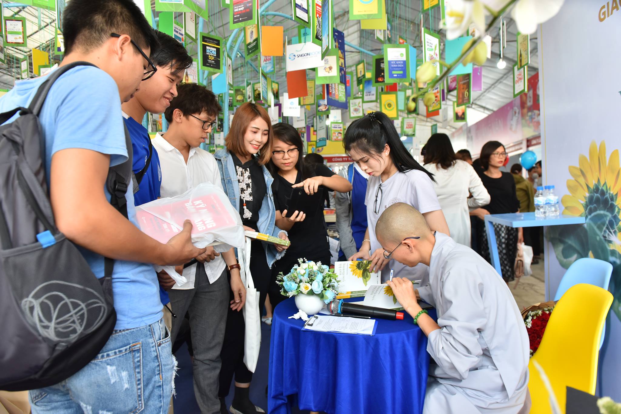 Giao lưu ra mắt sách “ Mở lối yêu thương’’ của Sư cô Thích Nữ Nhuận Bình, ngày 24-03-2018