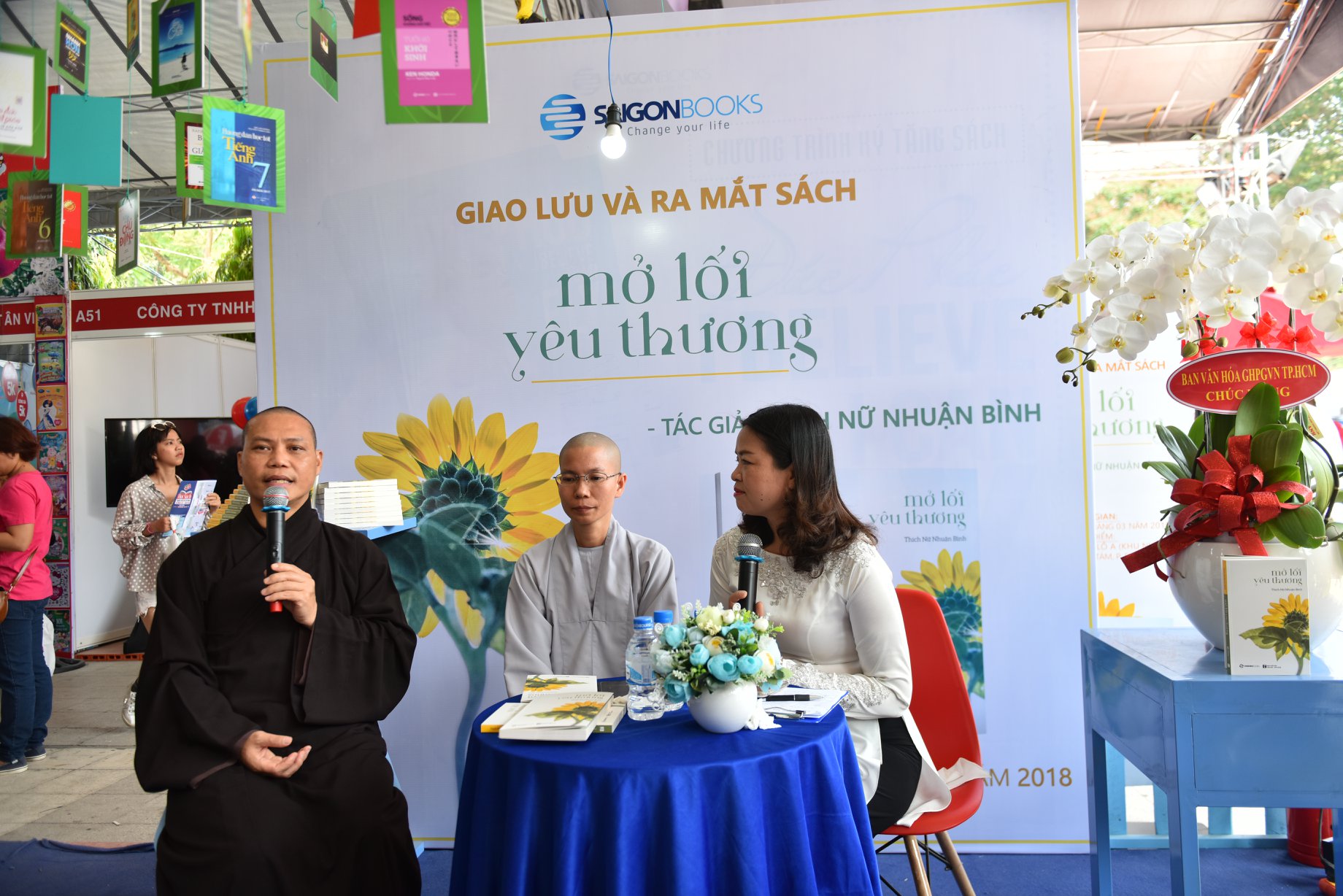 Giao lưu ra mắt sách “ Mở lối yêu thương’’ của Sư cô Thích Nữ Nhuận Bình, ngày 24-03-2018