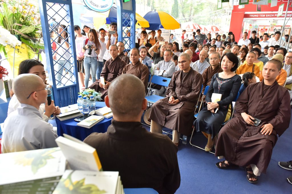 Giao lưu ra mắt sách “ Mở lối yêu thương’’ của Sư cô Thích Nữ Nhuận Bình, ngày 24-03-2018