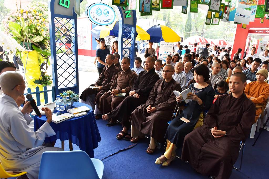 Giao lưu ra mắt sách “ Mở lối yêu thương’’ của Sư cô Thích Nữ Nhuận Bình, ngày 24-03-2018