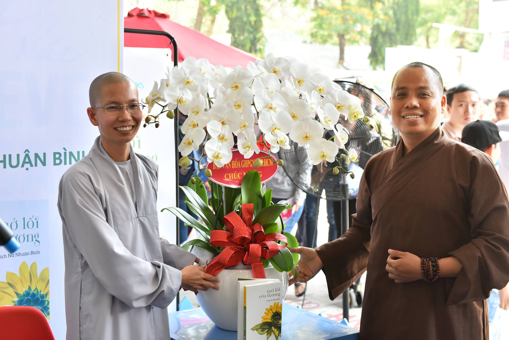 Giao lưu ra mắt sách “ Mở lối yêu thương’’ của Sư cô Thích Nữ Nhuận Bình, ngày 24-03-2018