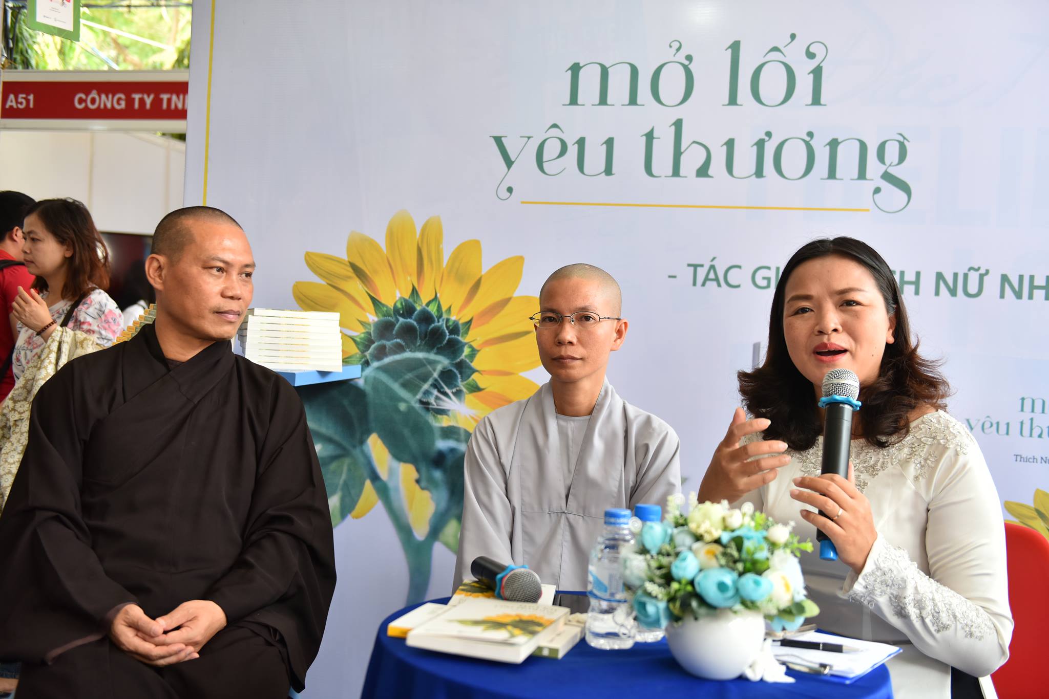 Giao lưu ra mắt sách “ Mở lối yêu thương’’ của Sư cô Thích Nữ Nhuận Bình, ngày 24-03-2018