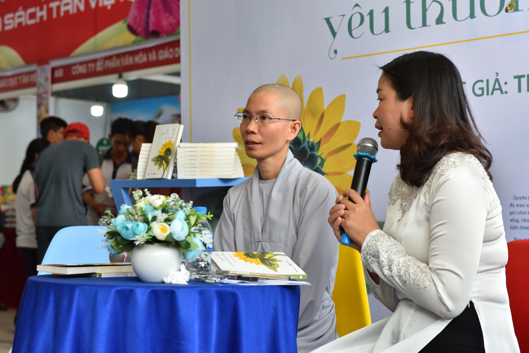 Giao lưu ra mắt sách “ Mở lối yêu thương’’ của Sư cô Thích Nữ Nhuận Bình, ngày 24-03-2018
