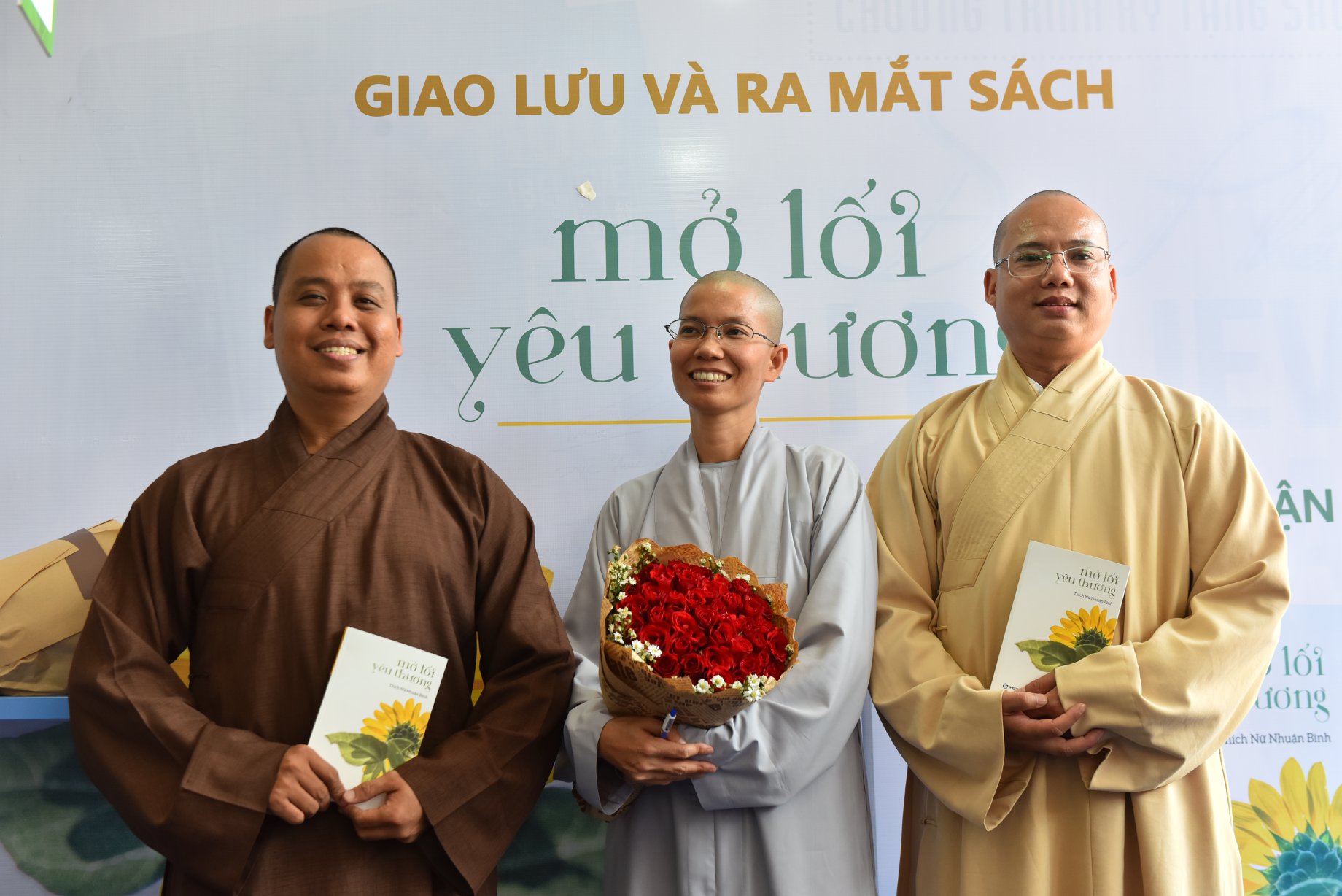 Giao lưu ra mắt sách “ Mở lối yêu thương’’ của Sư cô Thích Nữ Nhuận Bình, ngày 24-03-2018