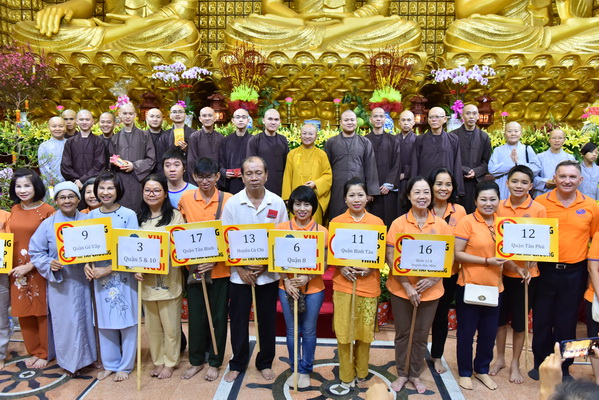 Tổng kết chương trình  “Di Lặc Du Xuân 2018 - Quà Tết Yêu Thương ” (C138)