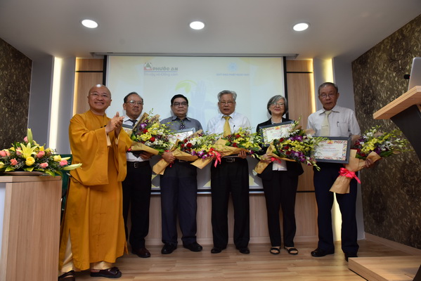 Tổng kết chương trình: Chung tay vì người bệnh Quý 4/2016 và năm 2017 (PA5)