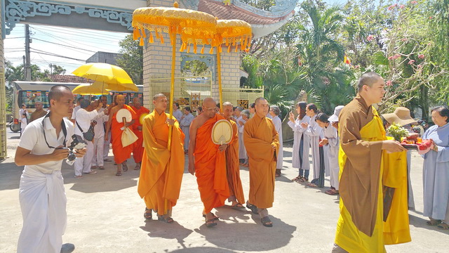Đức Tăng thống và phái đoàn Phật giáo Sri Lanka thăm chùa Đức Hòa